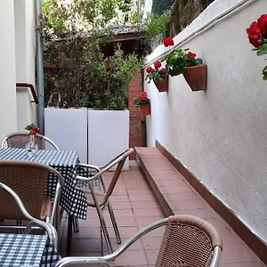 Apartamento En Casa Con Jardin + Garaje. E-bi-201 Apartamento